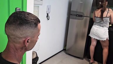 Agatha Mama and Hugo Corleone partagent une sextape maison torride avec une MILF timide - 1 image