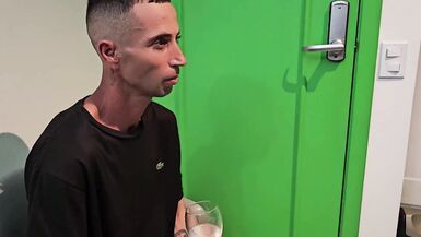 Agatha Mama and Hugo Corleone partagent une sextape maison torride avec une MILF timide - 6 image