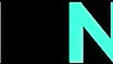 Kendra James transforme sa petite belle-fille Kimmy Kimm en son jouet sexuel dans une action MILF torride - Partie 2 - 1 image