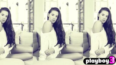 Coxy exhibe son corps de rêve en lingerie puis se déshabille devant la caméra de Playboy