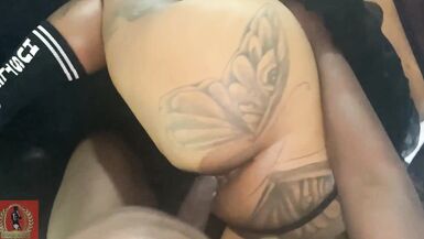 Regarde le cul parfait de ButterflySexxx se faire démonter par LastRealtop