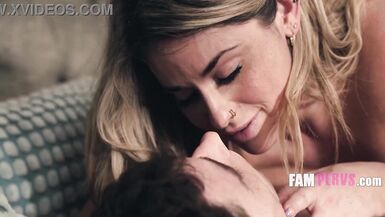 Abby Rose ve Jodie Johnsonın Tabu Bakış Açısı: O Evde Değilken Ben Senin Adamın Olacağım Üvey Anne