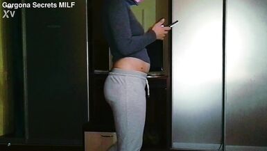 KettMunun MILF öğretmeni Mitridatmun büyük popolu sarışın öğrencisiyle yakınlaşıyor - 2 image