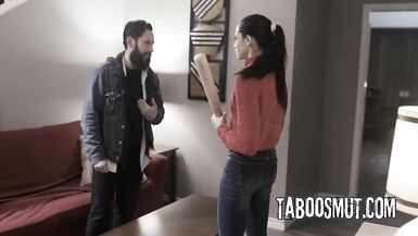 阿维·爱 (Avi Love) 的丈夫看着汤米手枪 (Tommy Pistol)，而她的紧致阴户被狠狠地操 - 1 image