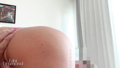 Brune se réveille avec une bite dans la bouche, fait un 69 gourmand avec un pote et laisse tout tomber - 6 image