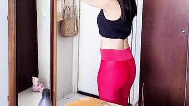 L’ami du beau-fils rend visite à la MILF mûre d’à côté et défonce sa chatte crémeuse - 3 image