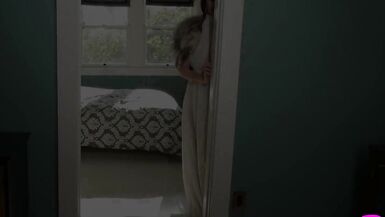 凯特琳·麦克斯温 (Caitlin McSwain) 为《花花公子》展示她完美的自然乳房和性感姿势