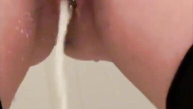 Watch MILF Very Strong stream pissing compilation featuring Pierced Pussy, Aqua Pola, and other kinky pee lovers - 14 image