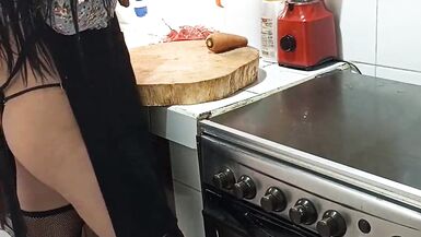 Watch La Ross pleasure herself in the kitchen while cooking dinner - 4 image