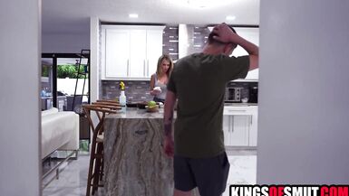 Gigi Dior & Juan El Caballo Loco's steamy bathroom sexcapade - 2 image