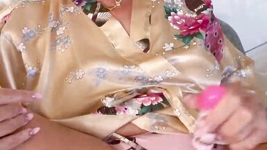 Bettie Bloem gets off with her curvy body in her panties