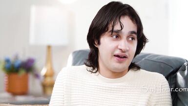 Belle-mère Rachel Ramsey joue la belle-mère pour la première fois d’Elias Cash et supplie pour en avoir plus !