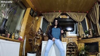 MilfyCalla's solo adventure in jeans: Teasing and peeing in her sexy clothes