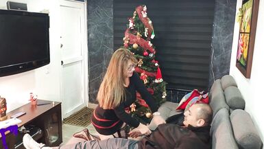 AlinaVelvet, la latina pulpeuse, se fait démonter et remplir de sperme tout en suçant et baisant la grosse bite de son coach - 6 image
