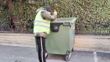 Alina Tumanova gets a helping hand from a well-endowed stranger - 1 image