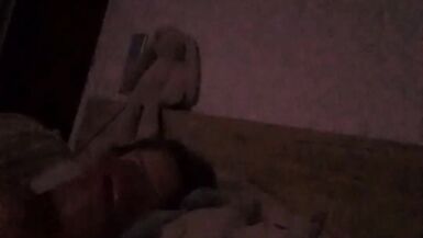 Mate le corps maigre de CrazyNaturalMom se faire baiser fort et profond dans une vidéo maison