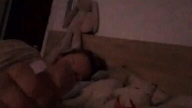 Guarda il corpo magro di CrazyNaturalMom scopato forte e a fondo in un video amatoriale.