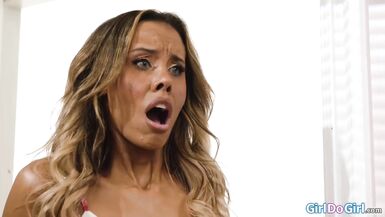 Kylie Le Beau & Emma Rosie celebrate their 18th birthday with steamy pussy licking and teen sex