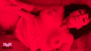 Kurvige arabische MILF Sasha Pearl wird nach dem Yoga brutal durchgenommen