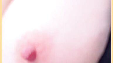 WifeyDoes exhibe ses gros seins et sa chatte serrée en t-shirt moulant en public - 8 image