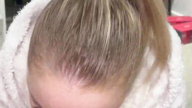 Sexybum35 and Dalenedeb : Ma belle-mère est entrée dans le salon et je l’ai baisée fort dans la salle de bain - 1 image