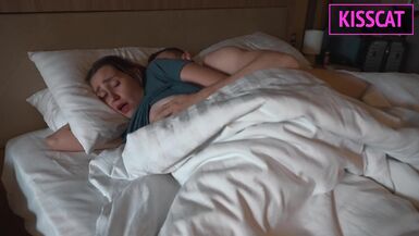 Mr Cat 69 partage une chambre dhôtel avec son beau-fils et le laisse lui défoncer le cul serré la nuit