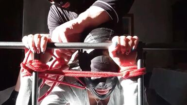Laura en talons and The Throater dans une compilation MILF hard : levrette et bondage sauvage - 13 image