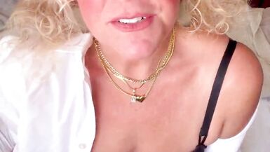 Bettie Bloem treibt es wild mit dem harten Schwanz ihres Stiefsohns und bettelt danach um mehr - 10 image