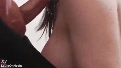 Regarde Laura en talons and The Throater se faire bourrer la bouche et remplir de bites dures et d’éjaculations internes