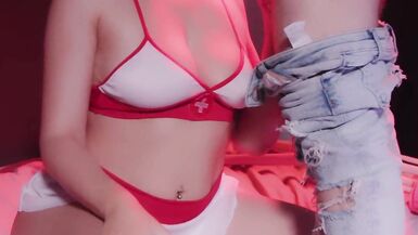 Alexa Moore & Al Lya Kinn go wild with sloppy deepthroat action