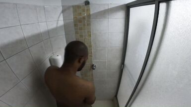 Zorra latina tatuada Tatiana se ducha y se folla hasta correrse - Jhodez1