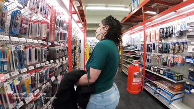 La madrastra Sammi Starfish muestra sus enormes tetas en público - Taboo Shopping - 15 image