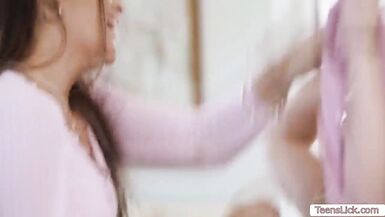 Gizelle Blanco and Charlie Forde finger and eat each other's wet pussy - 4 image