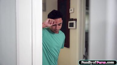 Anya Olsen handcuffed herself with the key, and she loves it!