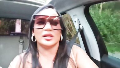 Bianca Naldy gives me a ride in my car like a pro MILF