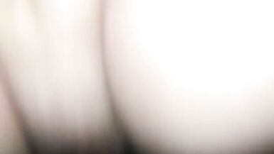 Mate ces espaces sexy de cette MILF chaude