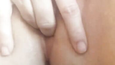 MILF sueca pervertida se desata con su consolador