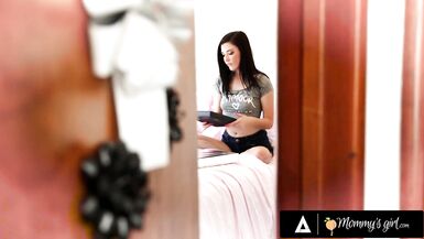 Rayveness & Jenna Reid celebrate Christmas with a steamy pussy-eating and face-fucking session