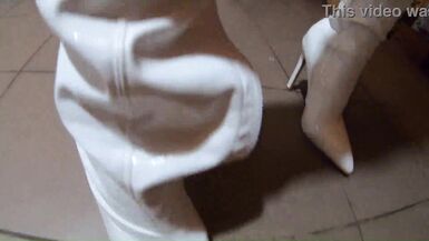 Mira cómo el cuerpo curvy de MILfyCalla se ensucia en un roleplay de hotwife con una garganta profunda pervertida