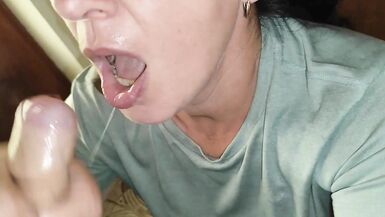 Winonnaw and Rayman42's Compilation of Hot MILFs with Huge Cumshots in their Mouths - 14 image