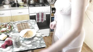 Konstanzia and her girlfriend kiss and eat each other's lips in the kitchen on New Year's Eve