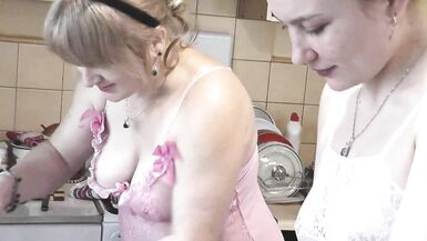 Konstanzia and her girlfriend kiss and eat each other's lips in the kitchen on New Year's Eve