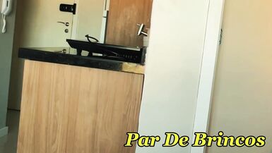 O Tulipa and Lady Milf passent en mode hotwife pendant que mon voisin les surprend chez moi