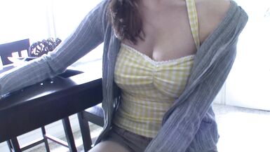 Ally Evans and Nina Hartley s’entraînent à lécher des chattes en lingerie sexy