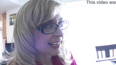 Ally Evans & Nina Hartley team up to learn how to lick pussy in hot lingerie action