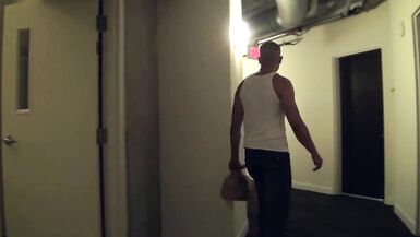 El coño de Sara Jay es follado y llenado por la verga enorme de Bruno Dickemz