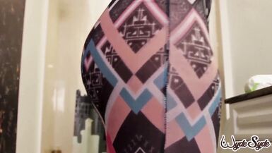 Sara Jay y Bunny De La Cruz en juego lésbico caliente con tetas grandes y coños mojados