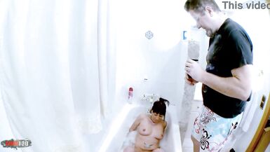 Terry Kemaco and Jakeline Dove s’en donnent à cœur joie avec des godes et gorge profonde sauvage