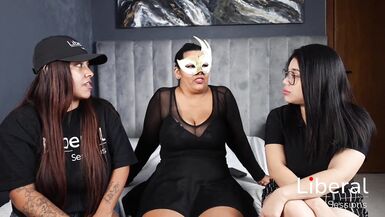 Veja essas MILFs gostosas levando surra de pica em um gangbang selvagem! - 6 image