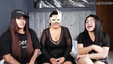 Veja essas MILFs gostosas levando surra de pica em um gangbang selvagem! - 7 image